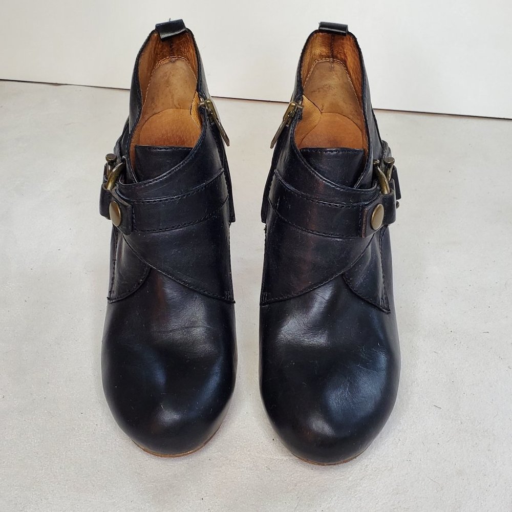 FRYE Liv Black Leather Booties 8.5 EUC